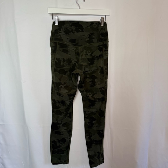 Colorfulkoala Green Camo Print Leggings with Pockets Size M - Picture 2 of 3